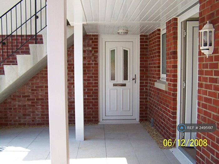 2 Bedroom Flat To Rent In Water Lane, Southampton, SO40