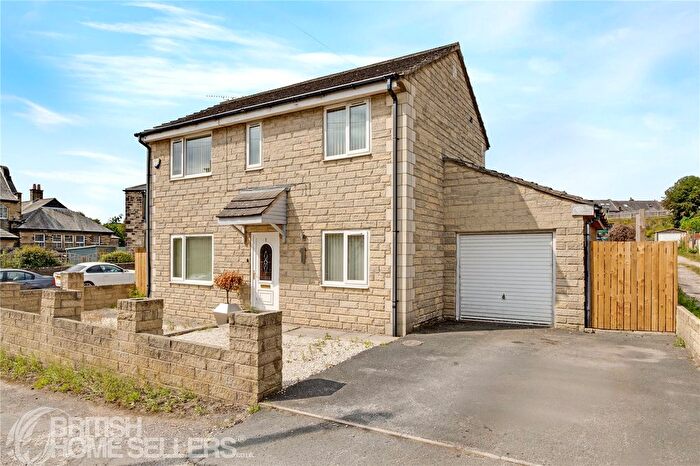 3 Bedroom Detached House For Sale In Wroe Place, Wyke, Bradford, West Yorkshire, BD12
