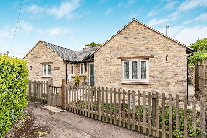 2 Bedroom Bungalow For Sale In The College, Marsh Gibbon, OX27
