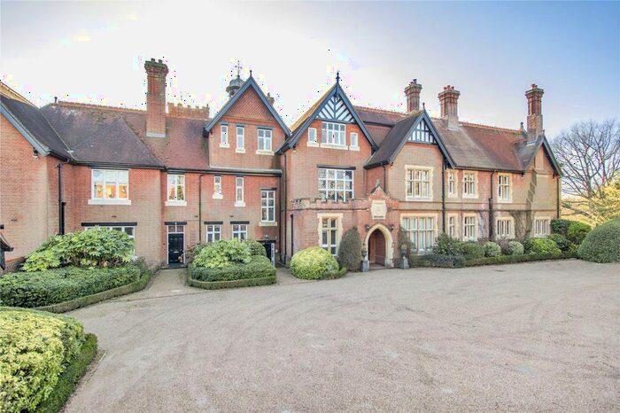 3 Bedroom Flat For Sale In North Frith Park, Hadlow, Tonbridge, Kent, TN11