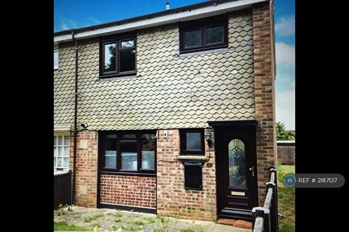 3 Bedroom End Of Terrace House To Rent In Douglas Grove, Witham, CM8