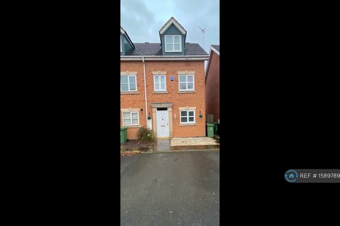 3 Bedroom Semi-Detached House To Rent In Honeychurch Close, Redditch, B98