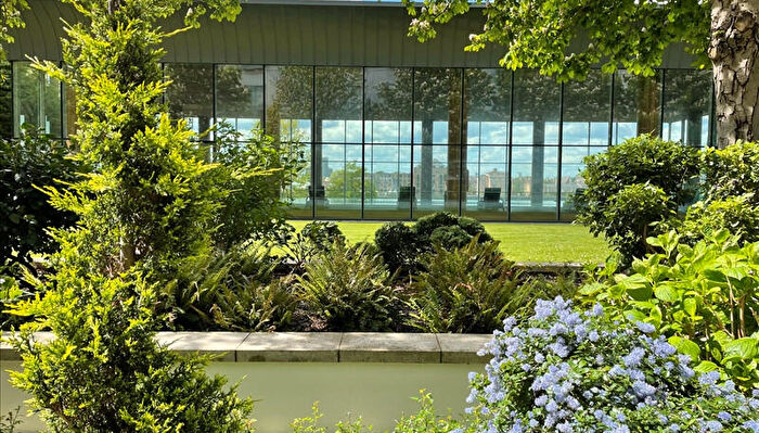 2 Bedroom Apartment To Rent In Westferry Circus, Canary Wharf, London, E14