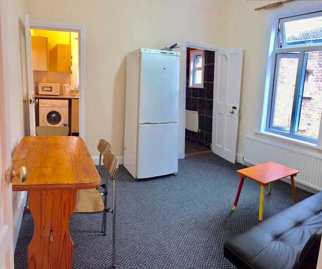 3 Bedroom Maisonette To Rent In Khartoum Road, London, SW17