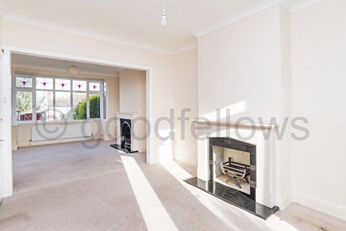 3 Bedroom Detached House To Rent In Seddon Road, Morden, Surrey, SM4