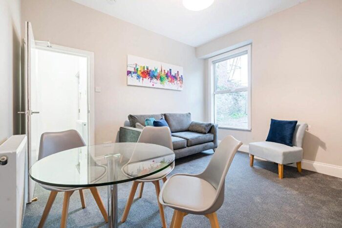 3 Bedroom Flat To Rent In Sussex Place, Bristol, BS2