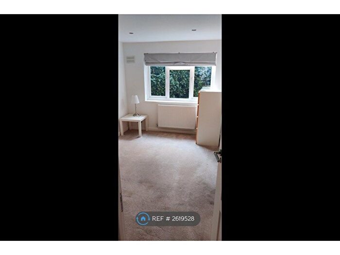 2 Bedroom Flat To Rent In Adelaide Road, Surbiton, KT6