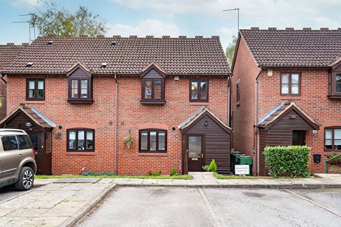 3 Bedroom Semi-detached House For Sale In Coach Cottages, Barnt Green, B45