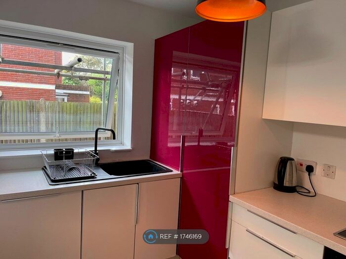 1 Bedroom Flat To Rent In Crescent Road, Wimbledon, SW20