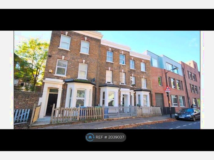 2 Bedroom Maisonette To Rent In Dawes Street, London, SE17