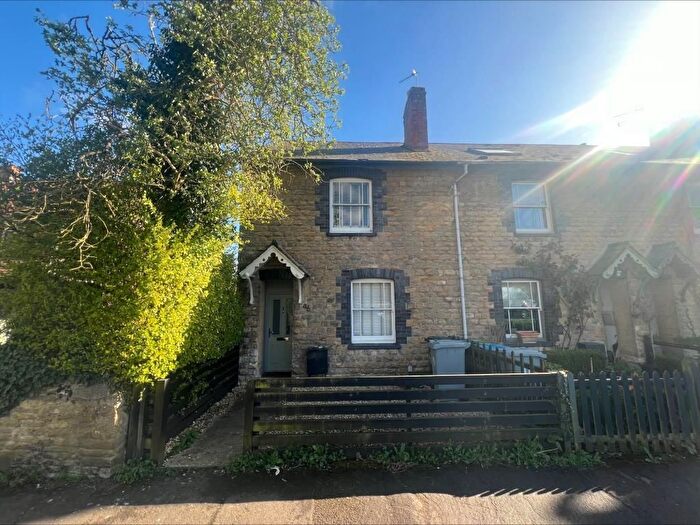 2 Bedroom Cottage For Sale In Witney, Oxfordshire, OX28