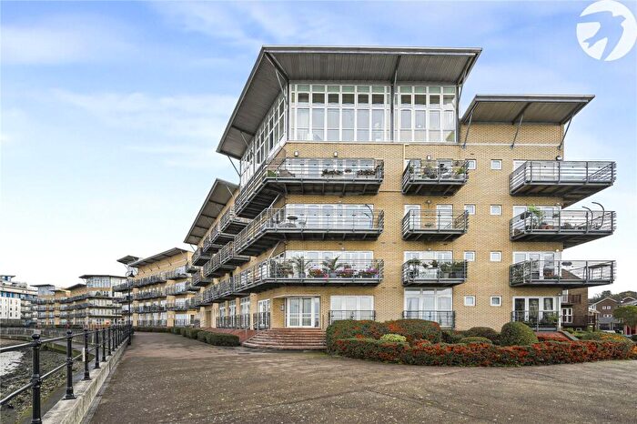 2 Bedroom Flat For Sale In Lightermans Way, Greenhithe, Kent, DA9