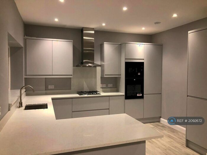 2 Bedroom Bungalow To Rent In Sherlodge Mews, Wigmore, ME8