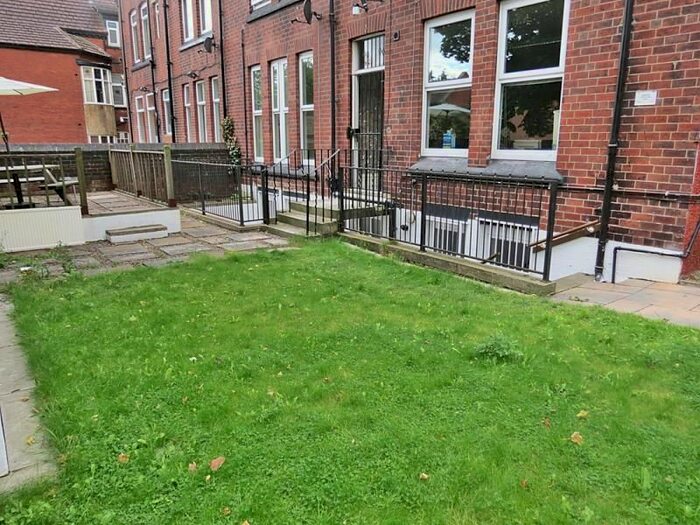 4 Bedroom Flat To Rent In North Grange Road, Headingley, Leeds, LS6