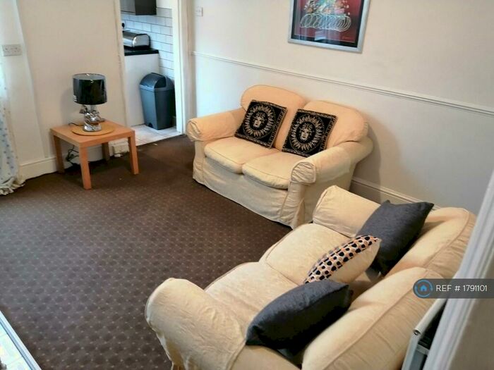 3 Bedroom Terraced House To Rent In Carlton Road, Stoke On Trent, ST4