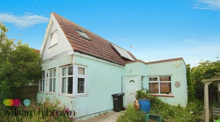 3 Bedroom Bungalow To Rent In Broadway, Jaywick, Clacton-On-Sea, CO15