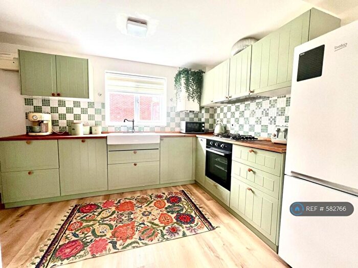 3 Bedroom Detached House To Rent In Mottram Road, Hyde, SK14