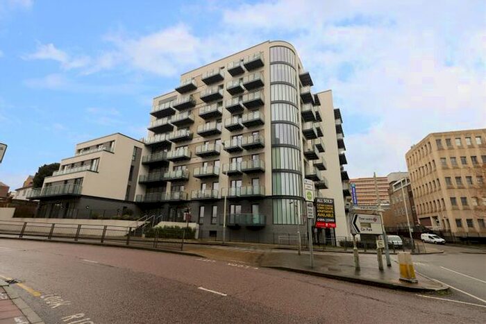1 Bedroom Flat For Sale In Panorama Apartments, Uxbridge, UB8