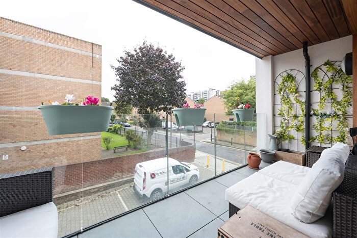 1 Bedroom Flat For Sale In Dalston Lane, London, E8