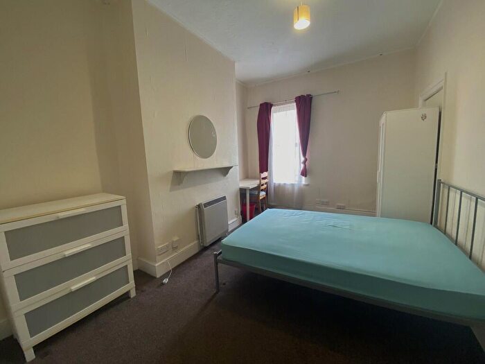 6 Bedroom Terraced House To Rent In The Avenue, Southampton, SO17