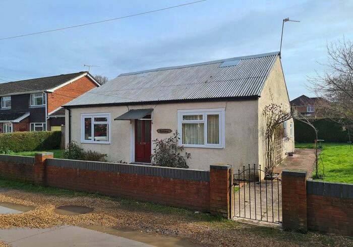 2 Bedroom Detached Bungalow For Sale In Bolhinton Avenue, Southampton, SO40