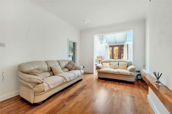 1 Bedroom Flat To Rent In Sandrock Road, Lewisham, SE13