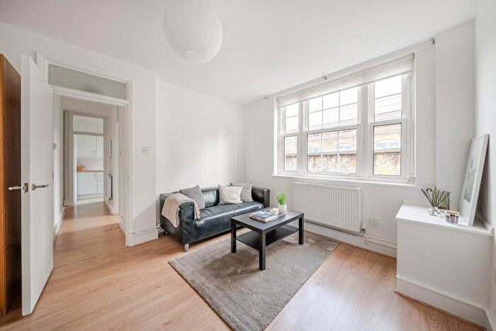 1 Bedroom Flat For Sale In Peabody Estate, Camberwell Green, London, SE5