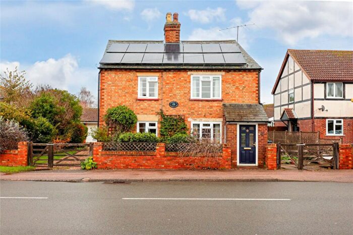 3 Bedroom Detached House For Sale In Bedford Road, Wilstead, Bedfordshire, MK45