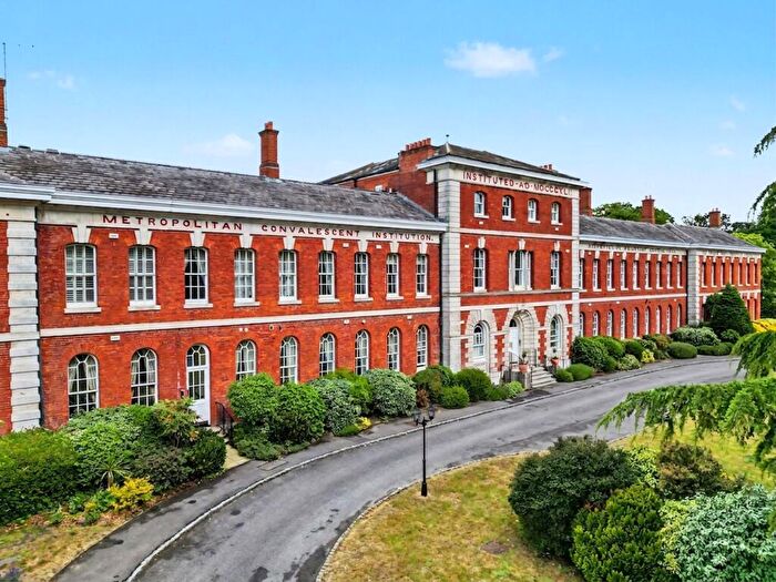 3 Bedroom Apartment For Sale In Ellesmere Place, Walton-On-Thames, KT12