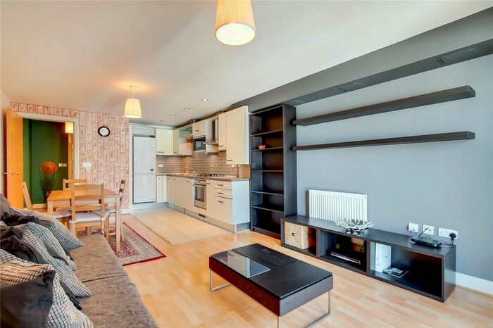 1 Bedroom Flat To Rent In Stane Grove, Clapham North, SW9