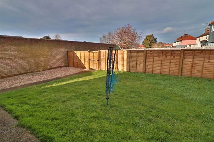 2 Bedroom Flat To Rent In Angel Street, Hadleigh, IP7