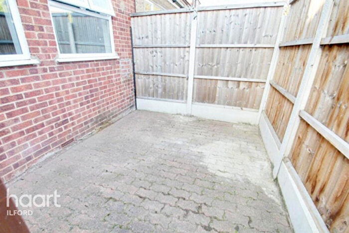 Studio To Rent In Holland Park Avenue, Ilford, IG3