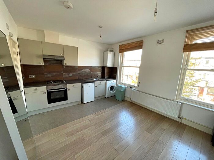 1 Bedroom Flat To Rent In Daleview Road, Manor House, N15