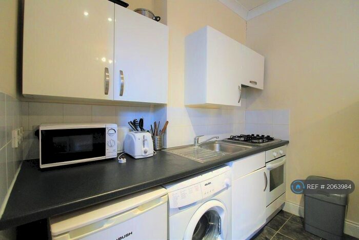 Studio To Rent In Stapleton Hall Road, London, N4