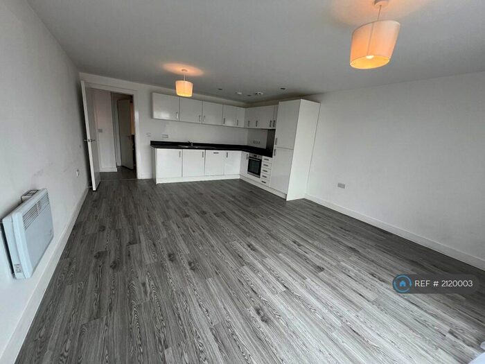 2 Bedroom Flat To Rent In Droylsden, Manchester, M43