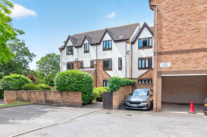 2 Bedroom Flat For Sale In Colindeep Lane, London, NW9