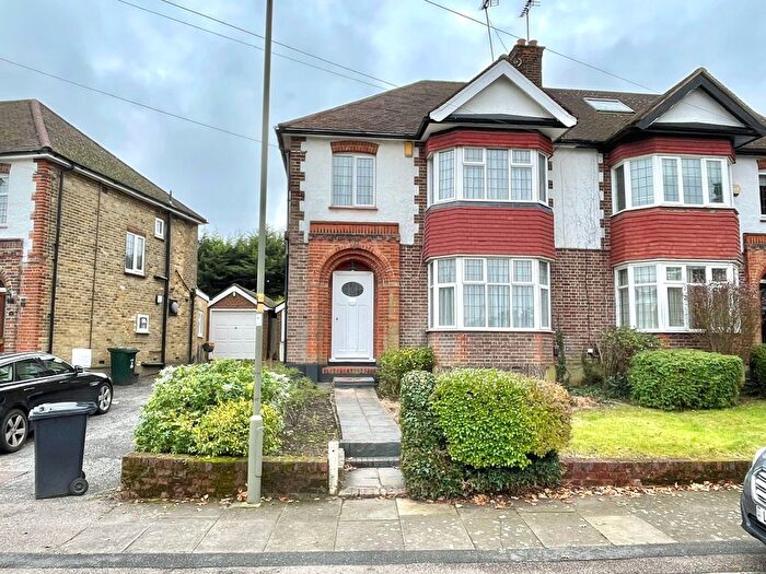 3 Bedroom Semi-Detached House To Rent In Cissbury Ring North, London, N12