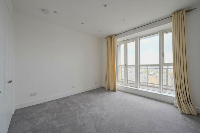 2 Bedroom Flat To Rent In Belgrave Court, Canary Wharf, London, E14