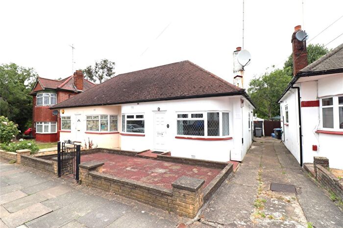 2 Bedroom Bungalow To Rent In Kinloch Drive, London, NW9