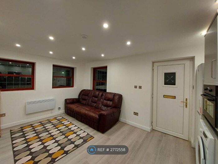 1 Bedroom Detached House To Rent In Daws Hill Lane, High Wycombe, HP11