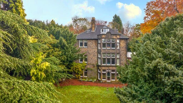 6 Bedroom Detached House For Sale In Chowdene Bank, Gateshead, NE9