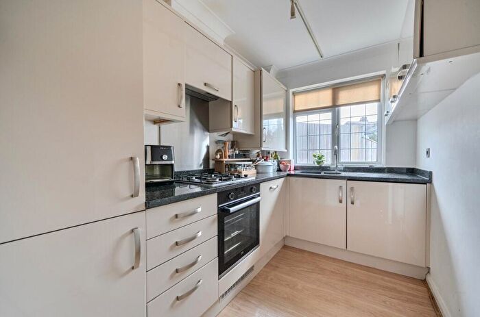 3 Bedroom Flat To Rent In Silverdale Avenue, Hove, East Sussex, BN3