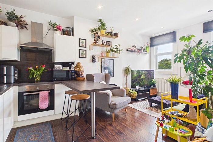 2 Bedroom Flat For Sale In Streatham High Road, Streatham, London, SW16