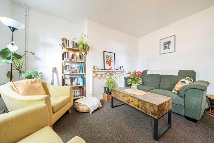 3 Bedroom Maisonette To Rent In Lynch Walk, London, SE8
