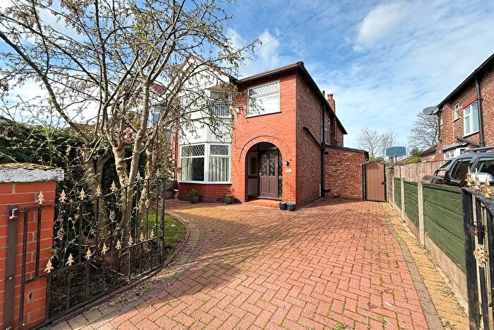 3 Bedroom Semi-Detached House For Sale In Walton Road, Sale, M33