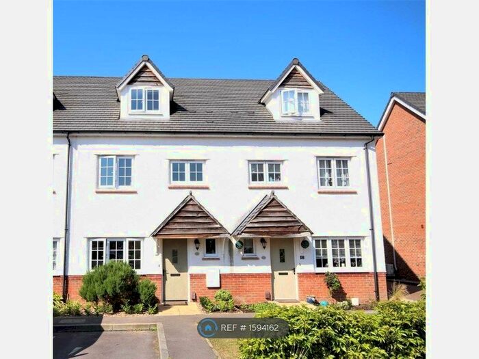 4 Bedroom Terraced House To Rent In Stonechat Croft, Bracknell, RG12