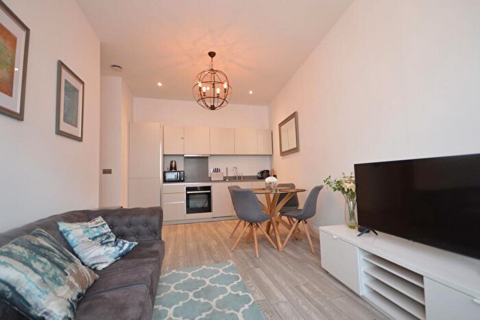 1 Bedroom Apartment To Rent In Thames Street, Windsor, SL4