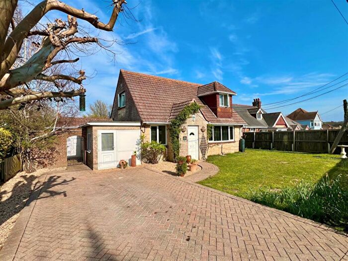 6 Bedroom Detached House For Sale In Freshwater Bay, Isle Of Wight, PO40