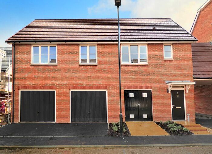 2 Bedroom Flat To Rent In Acacia Crescent, Angmering, Littlehampton, BN16