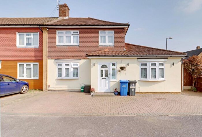 3 Bedroom End Of Terrace House For Sale In Cherwell Grove, South Ockendon, RM15